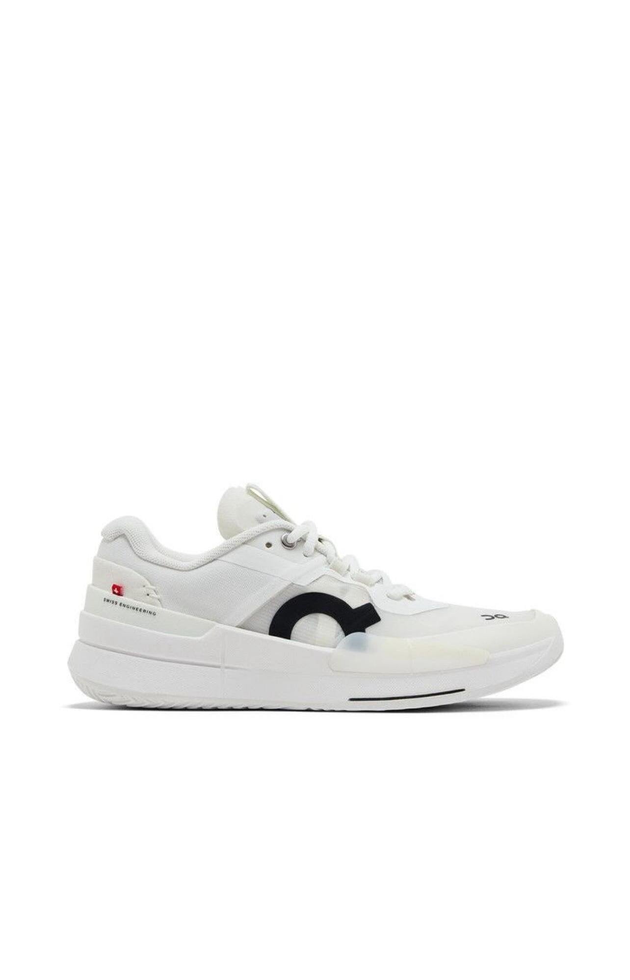 ON cloud The Roger Pro 2 All White